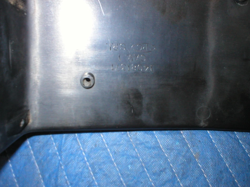 Camaro Z-28 RS IROC 1985-1992 PARACHOQUES DELANTERO REJILLA INSERCIÓN NEGRO GM#14081371 GM Foto 4 de 4