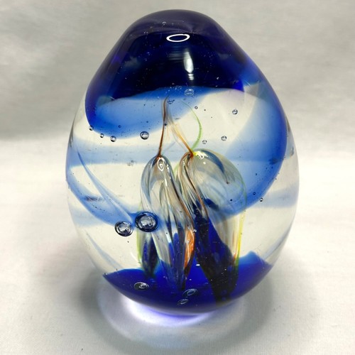Fermacarte in vetro artistico con 3 bolle a spirale a goccia all'interno vortici blu 4,25" - Foto 4 di 20