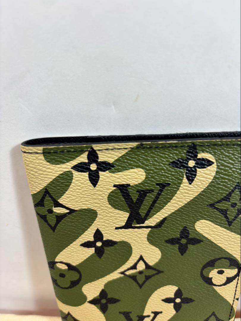 LOUIS VUITTON x Takashi Murakam M58027 Monogramouflage Passport Case Authentic image 5