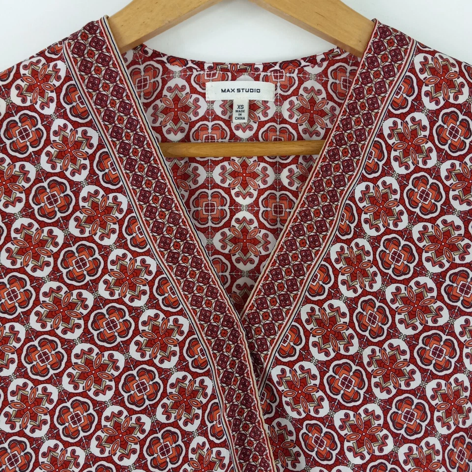 Top Max Studio Boho Para Mujer Talla XS Rojo Marfil Geométrico Manga Corta Cuello en V Foto 4 de 4