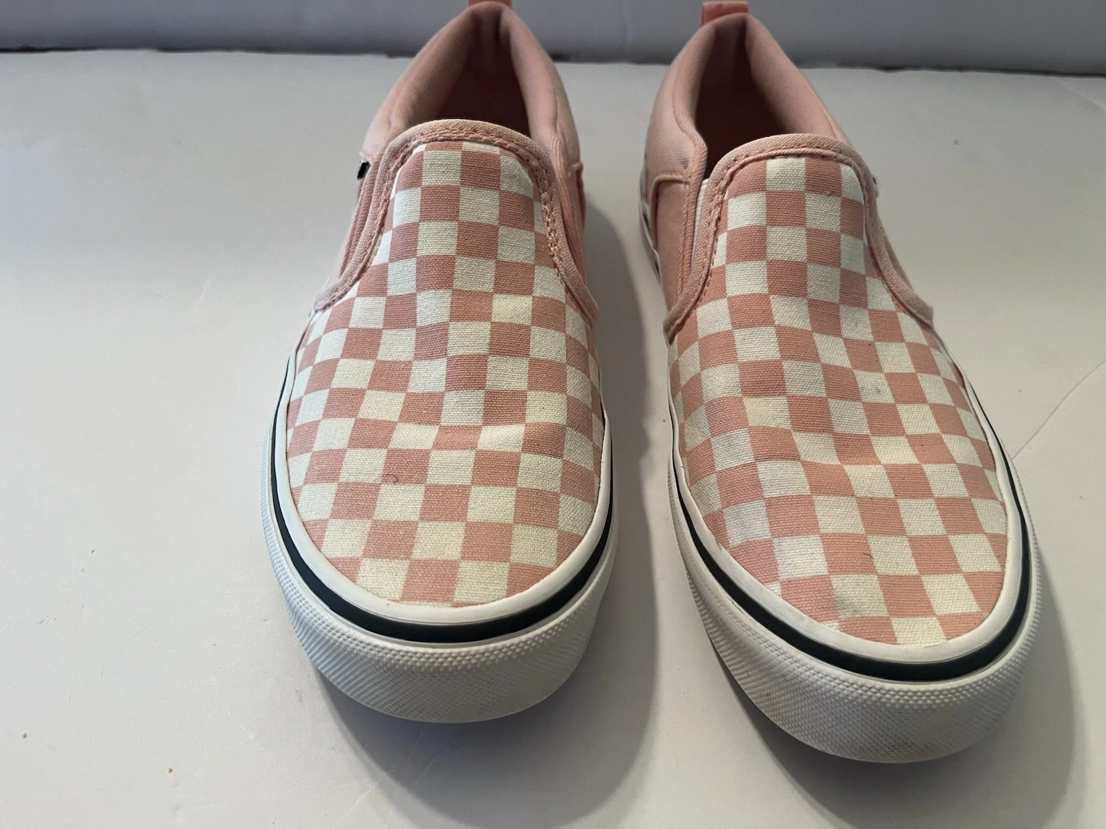 Scacchiera Vans rosa taglia Y 4. Buone condizioni come testimoniano le suole.