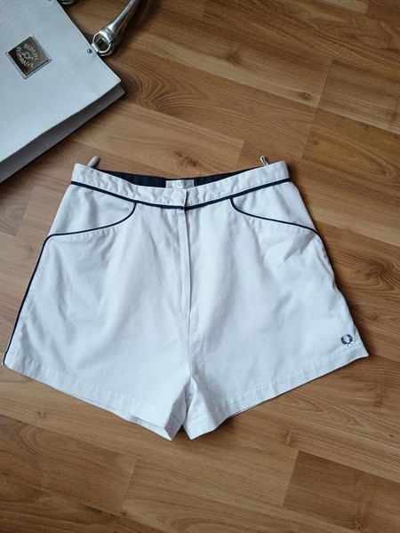 Women Fred Perry Shorts White 40 / L / 48