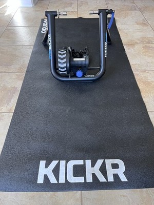 Wahoo KICKR SNAP Bike Trainer and WAHOO KICKR TRAINER FLOOR MAT