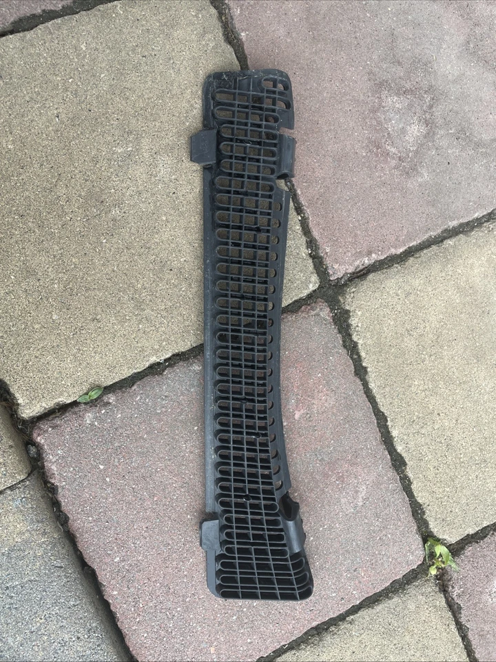 Dodge Magnum, Charger, & Chrysler 300 Cabin Air Filter Box Cover Grille OEM - Image 4 of 4