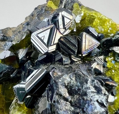 18 Gm Extremely Rare Magnetite With Diopside ,Vesuvianite & Clinochlore Specimen