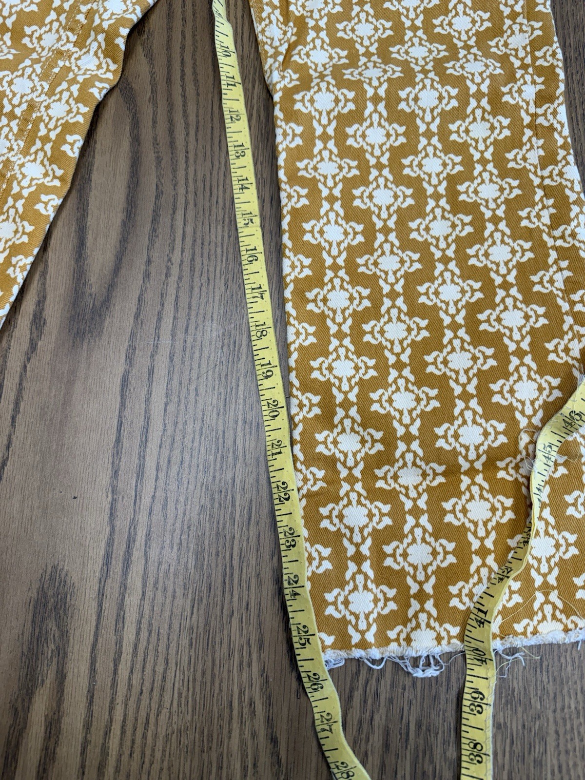 Zara Medallion Print Raw Hem Jeans Sz 8  thumbnail 6