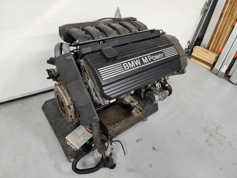 Motor BMW E36 M3 S50b30 de un 1995 E36 M3 con 140 k millas Foto 3 de 4