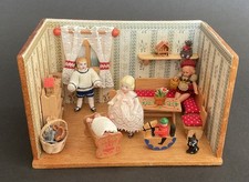 Puppenstube für das Puppenhaus, Unikat mit alten Puppen, handgefertigt