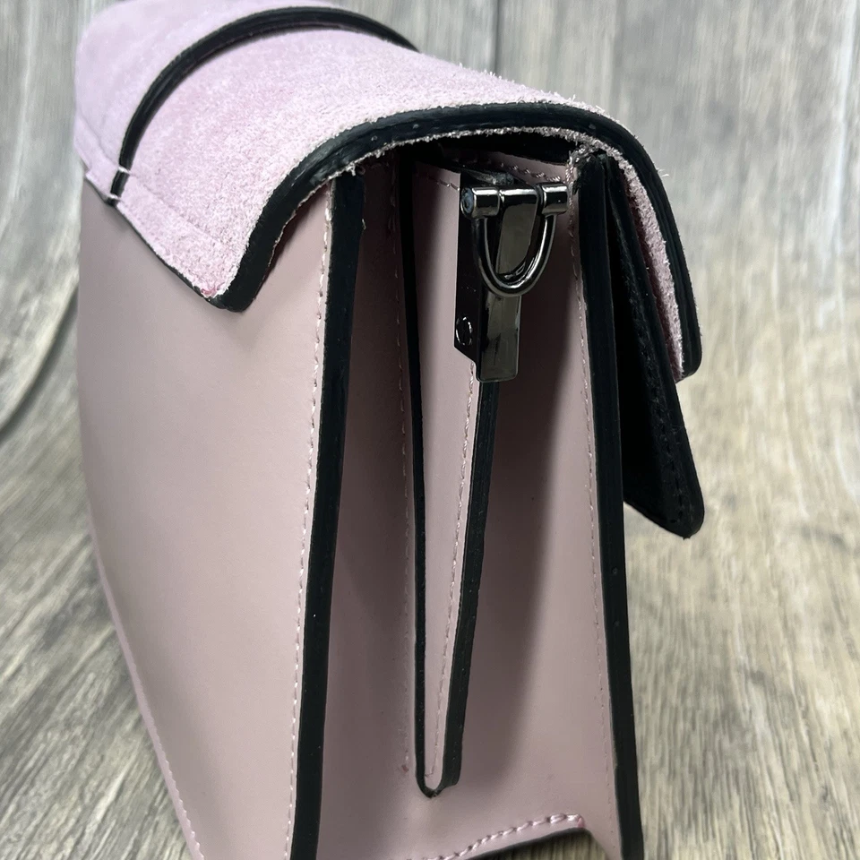 Bolsa de couro italiana rosa claro couro malva e camurça feita na Itália tiracolo  - Imagem 4 de 4