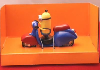 MINION/ Die Cast Vehicles/ Minion auf Motorroller /Mondo Motors/3+/OVP