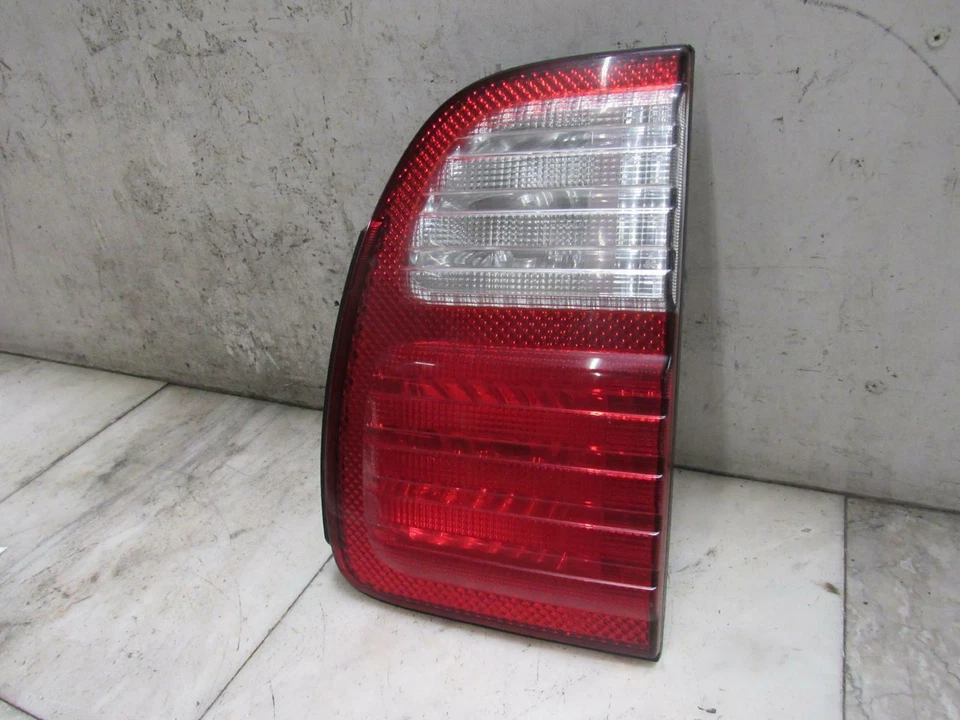 98 99 00 01 02 LEXUS LX470 OEM Pasajero Derecho Luz Trasera Puerta Parte # 8158060040 Foto 3 de 4