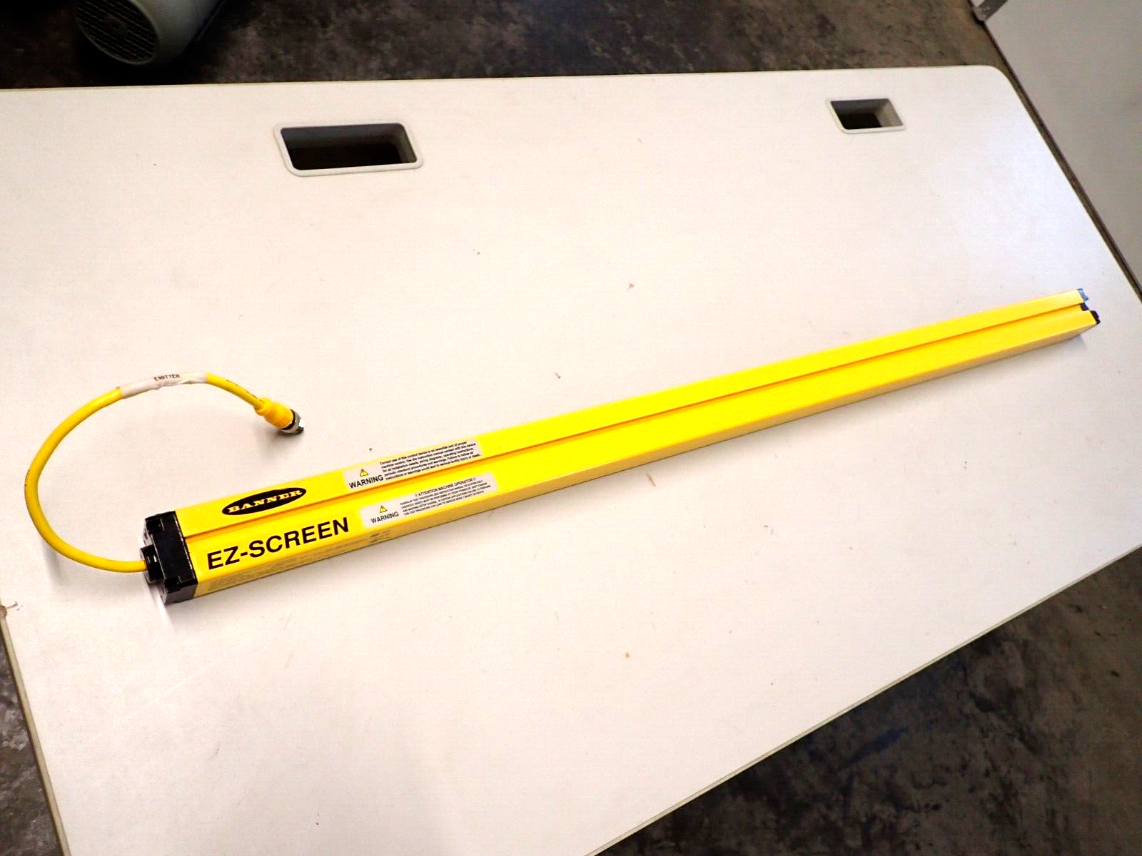 Banner SLSE14-900P8 LIGHT CURTAIN EMITTER [1] NEW NO BOX