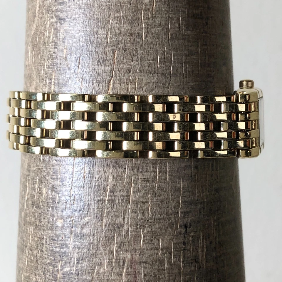 Relógio Citizen Elegance feminino moda quartzo retangular tom dourado 13 mm 5 1/4" - Imagem 3 de 4