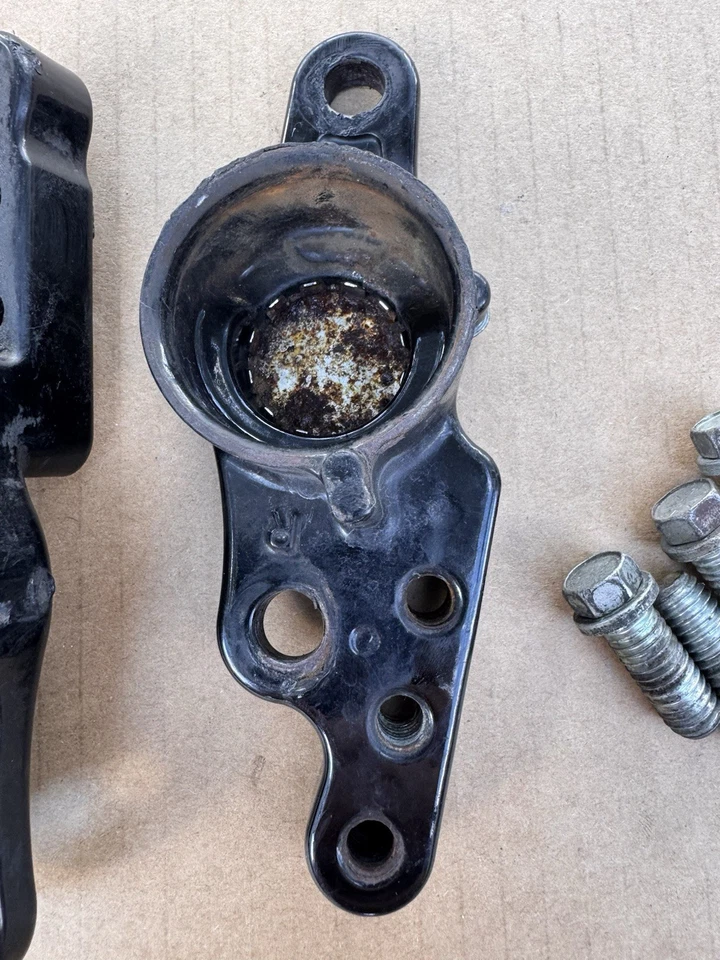 Harley Davidson Road Glide 2007 OEM soportes de horquilla trasera soportes de clavija Foto 3 de 4