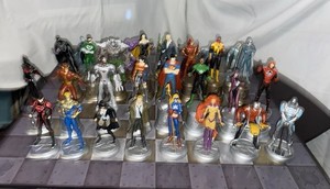 Chess Set DC Heros vs DC Villans       EAGLEMOSS