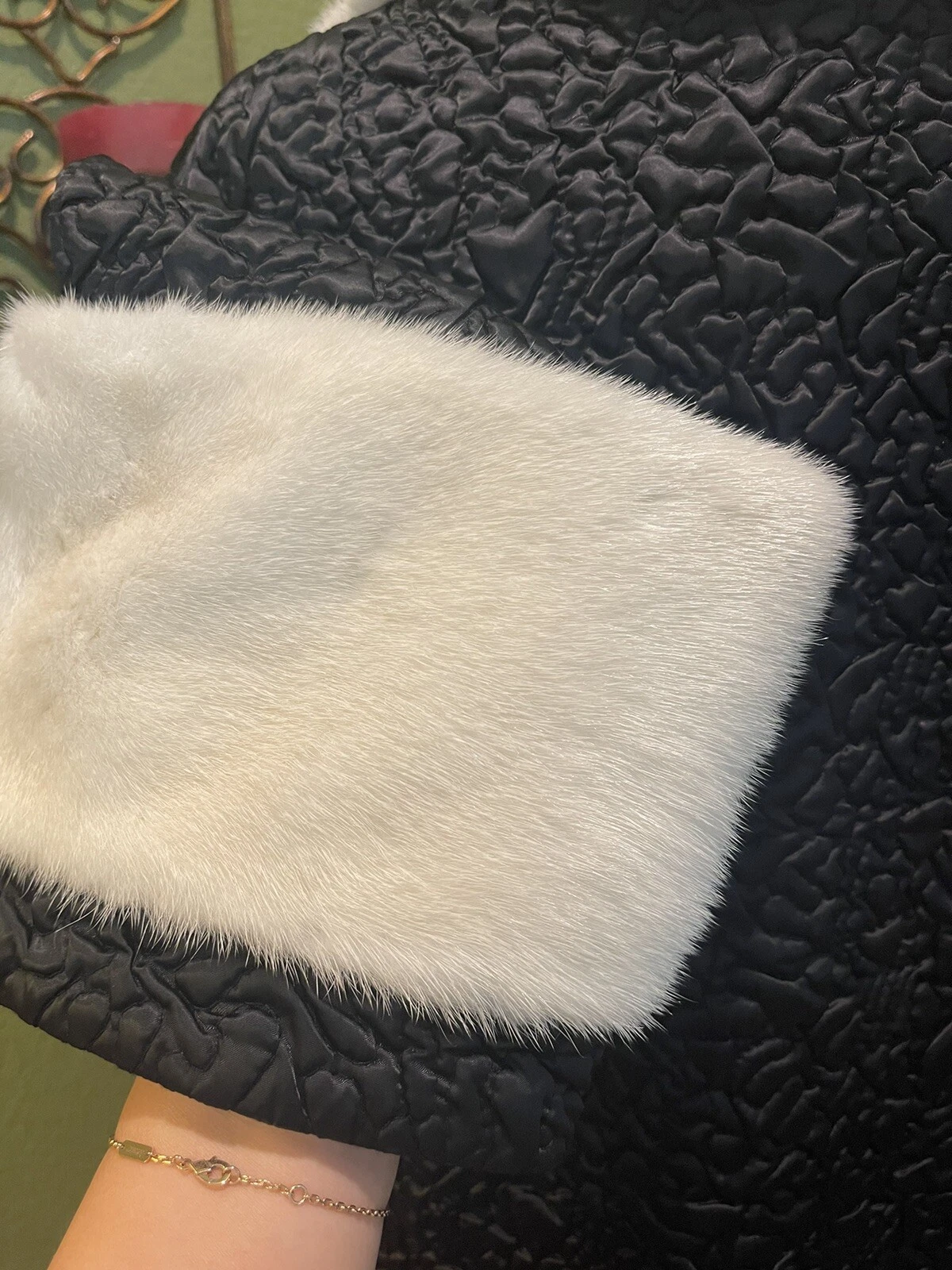 Cappotto nero 100% autentico GUCCI con colletto e polsini in pelliccia di visone taglia:40