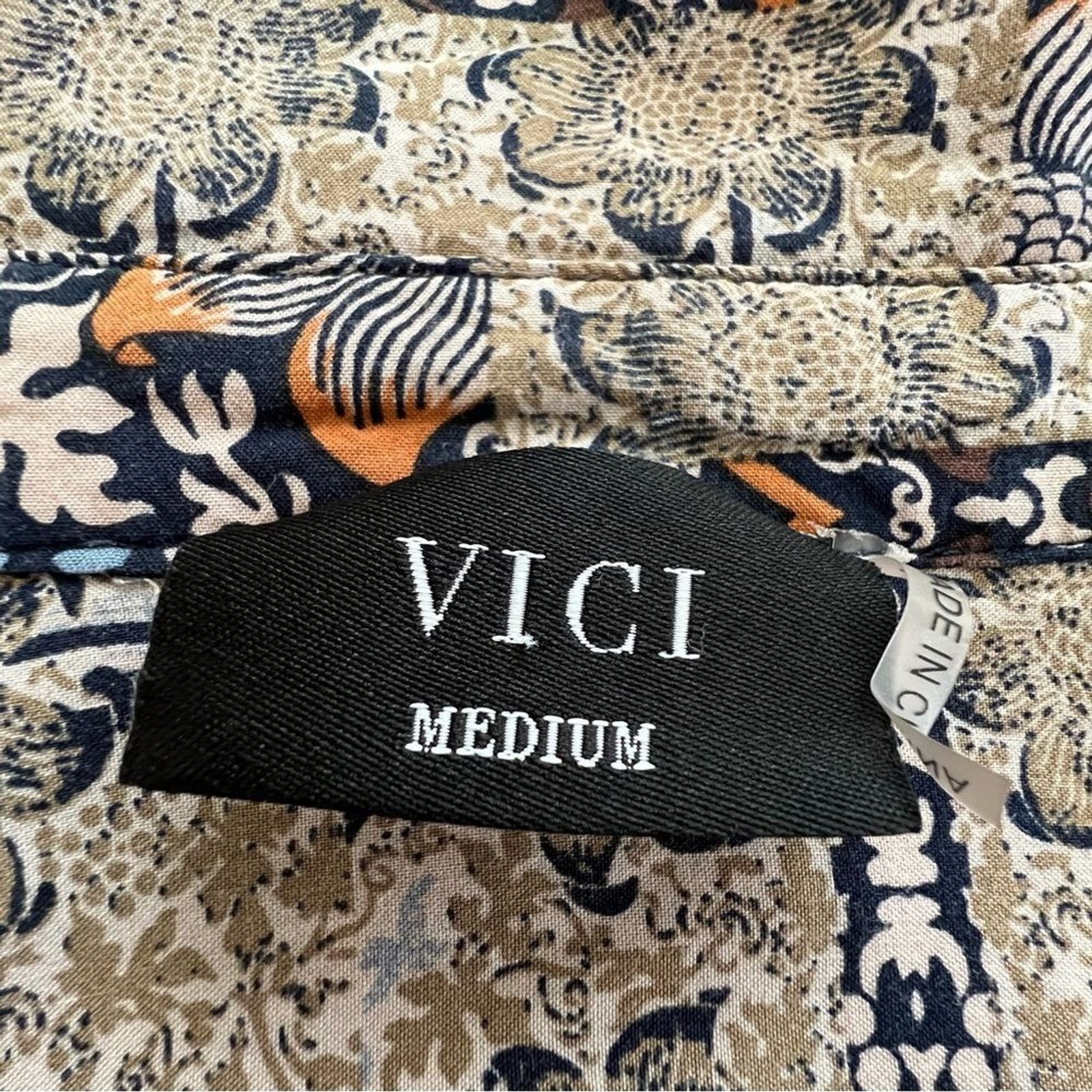 Vici Geometric Button Down Tunic size Medium - image 3