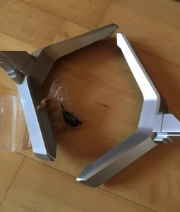 Grundig TV Füße Links und Rechts 32 GFB 7926 mit Schrauben