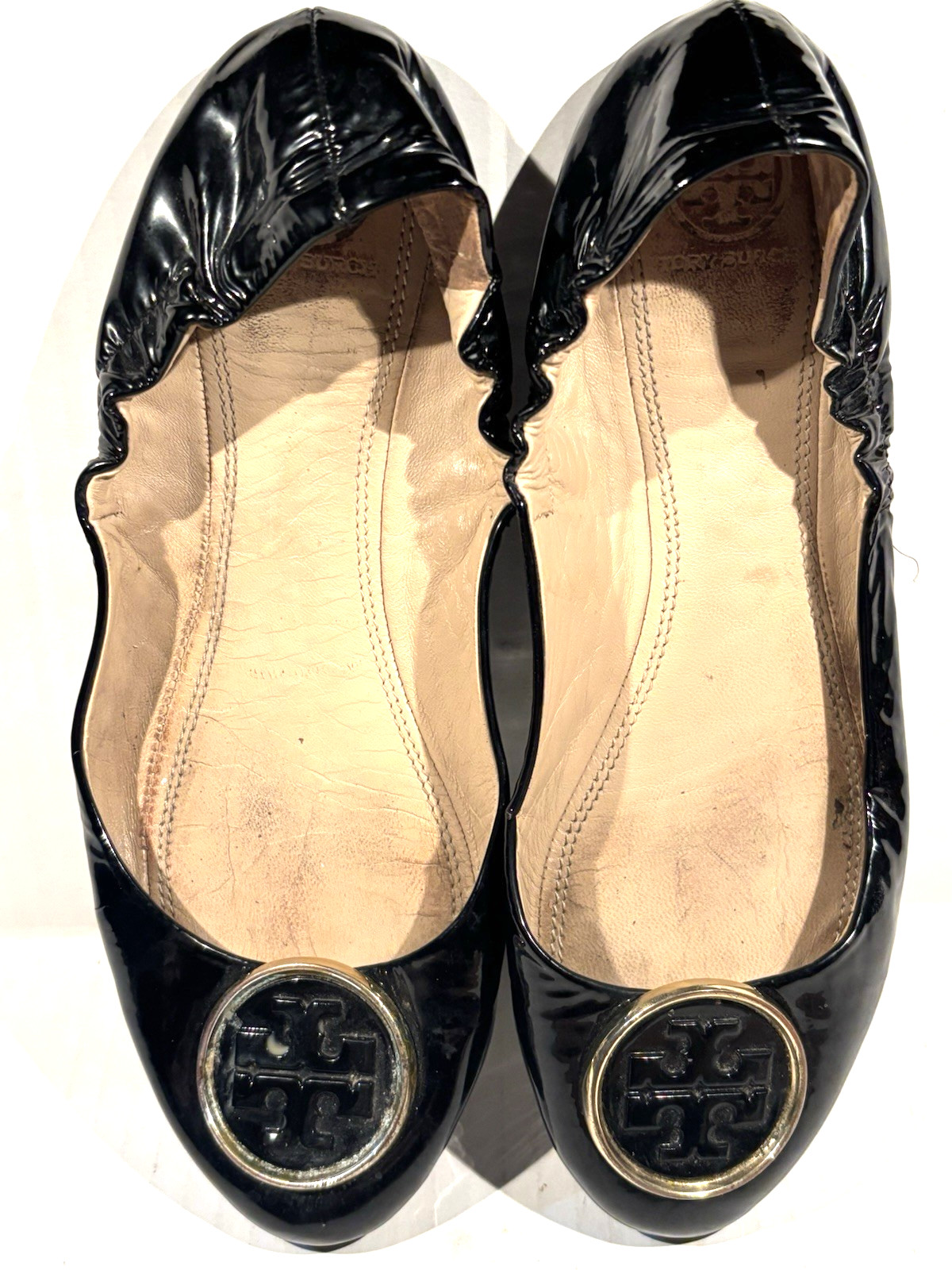 Tory Burch Ballet Flats Size 8.5 Womens Patent Leather Black Gold Logo