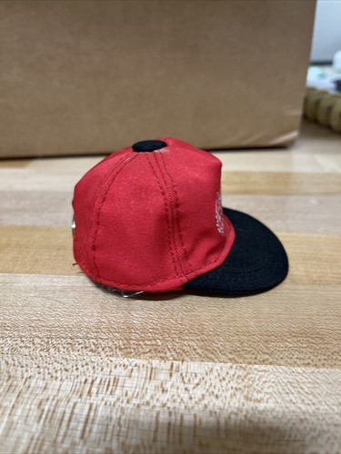 Detroit Red Wings Mini Hat Keychain - Picture 4 of 8