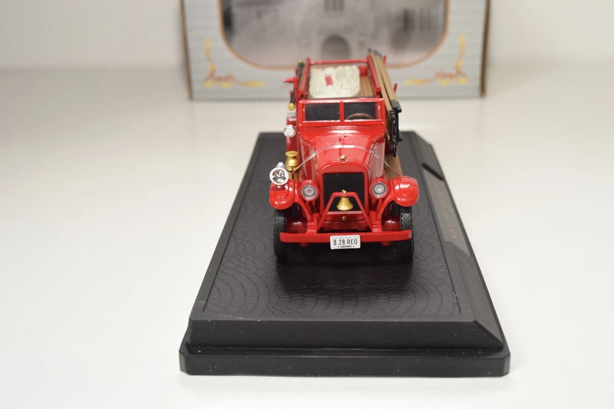 A56 1:32 SIGNATURE MODELS REO FIRE TRUCK 1928 BROOKS ENGINE LADDER TENDER MIB
