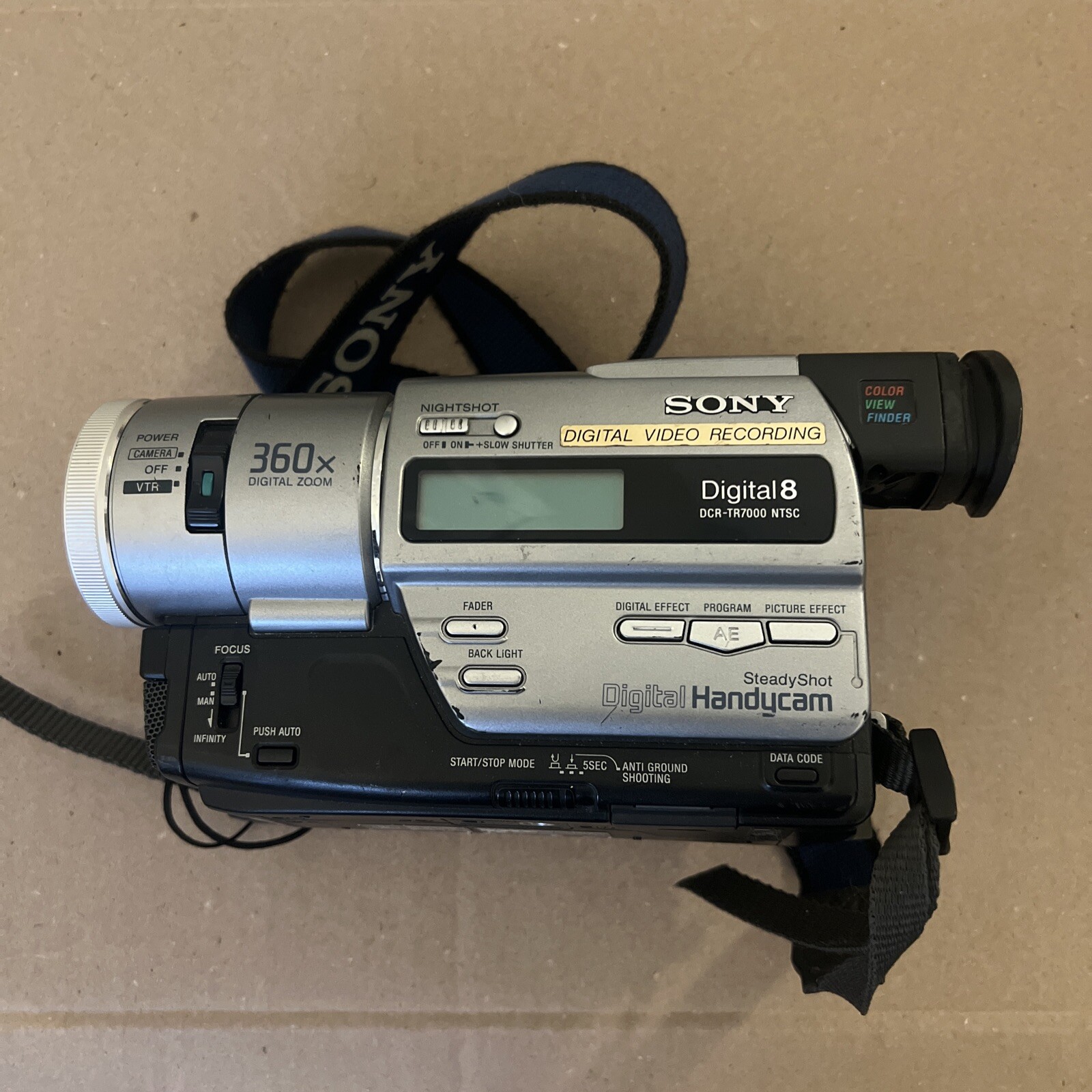 *FOR PARTS* Sony Handycam DCRTR7000 Digital8 Hi8 Video8 Camcorder