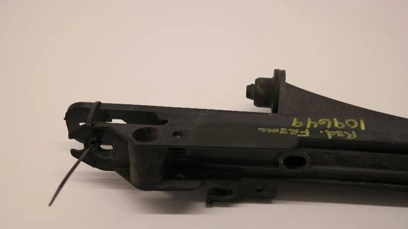 2007 HUMMER H3 RADIATOR SIDE MOUNTING BRACKET SUPPORT Foto 2 de 4