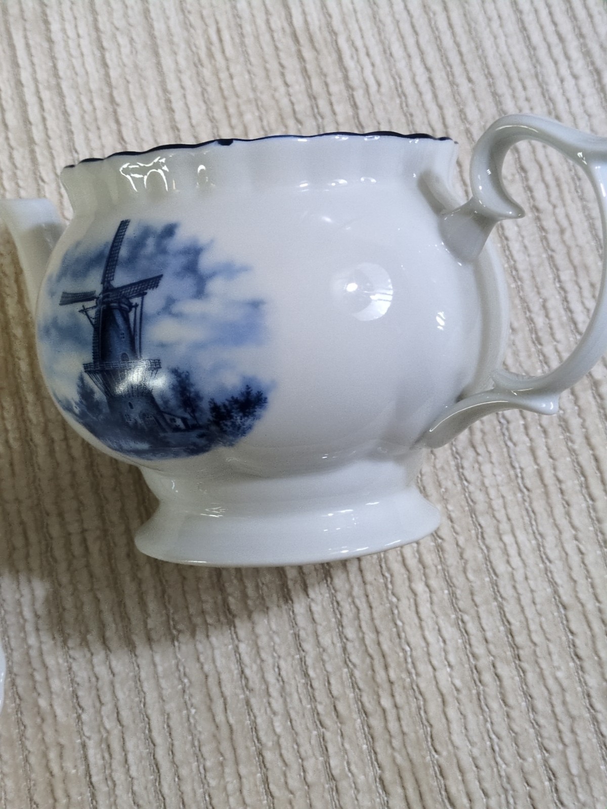Delft Blauw Blue Windmill Holland Handdecorated Tea Pot Rose Decoration 