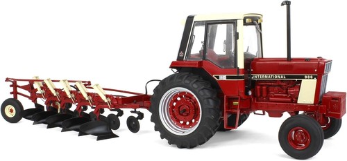 TOMY ERTL 1/16 International Harvester 986 Cab & 720 Plow, Precision Heritage Series