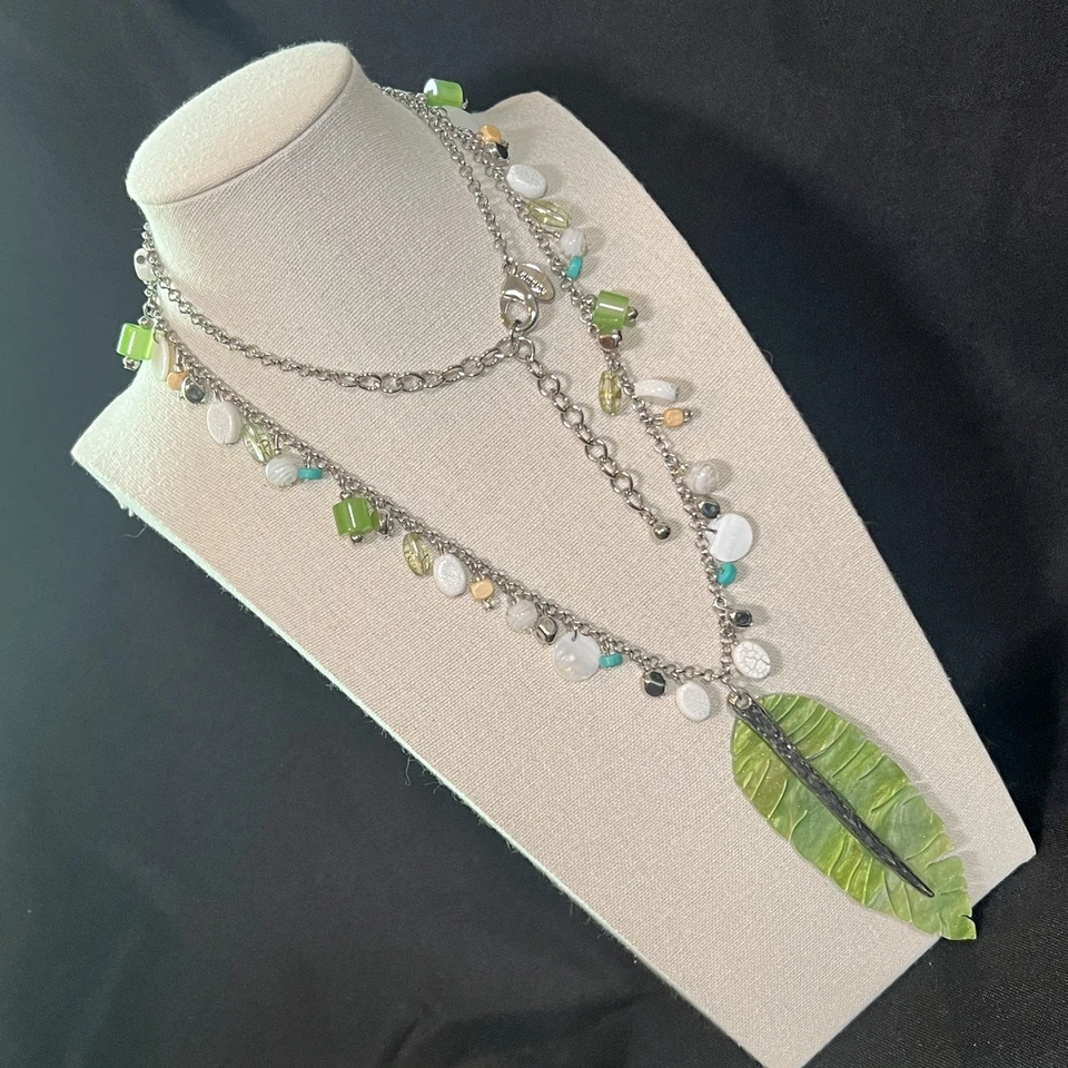 Collar Chico’s Plata Cuentas Hoja Verde Colgante 30" Tropical Resort Vacaciones Foto 3 de 4