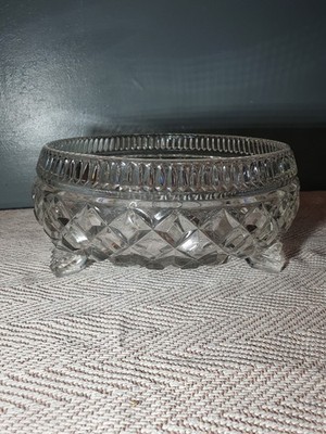 Vintage Art Deco Pressglas Mittelstück Schale auf drei Stufenbeinen - 21 cm