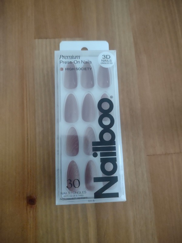 NIB Nailboo Premium 3D Press-On Nails Medium High Society Almond 30 Pack