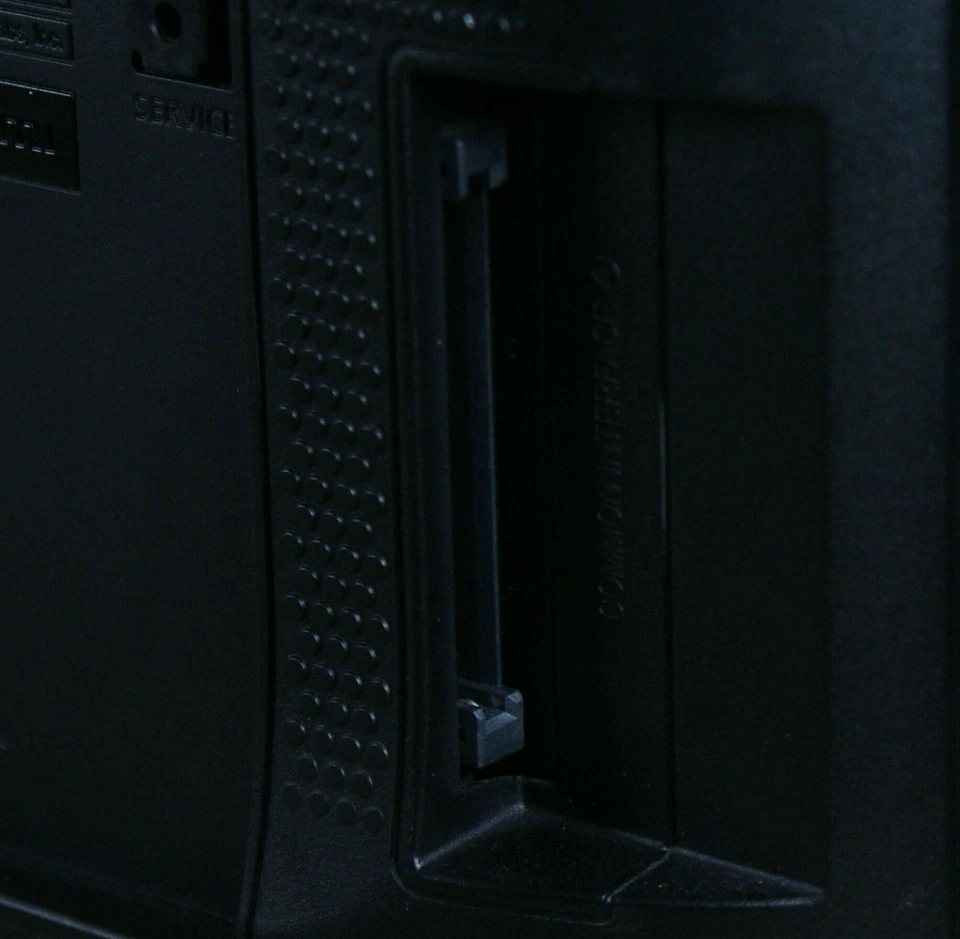 Samsung UE19D4003BW 19” LED TV HD Ready Freeview USB HDMI Bedroom Caravan Gaming - Image 3 of 4