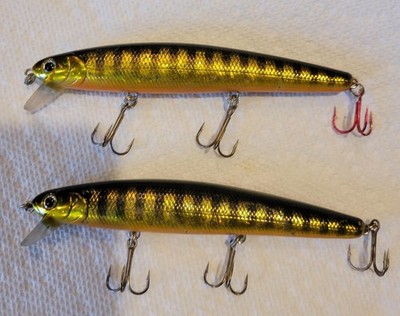  (2) Vintage Lucky Craft  Flash Minnow 110 SP Black & Gold  4 1/2''  5/8oz 