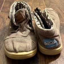 MINIMALIST BOHO STYLE TOMS brown canvas shoes size 6 Toddler booties