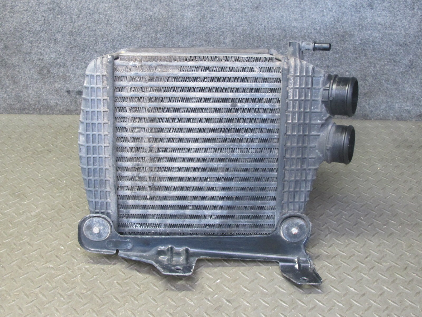 2017-2020 MASERATI LEVANTE M161 3.0L FRONT RIGHT SIDE RADIATOR AIR INTERCOOLER