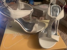 David  s Bridal White Heels With Silver Details Women  s 7 US 
