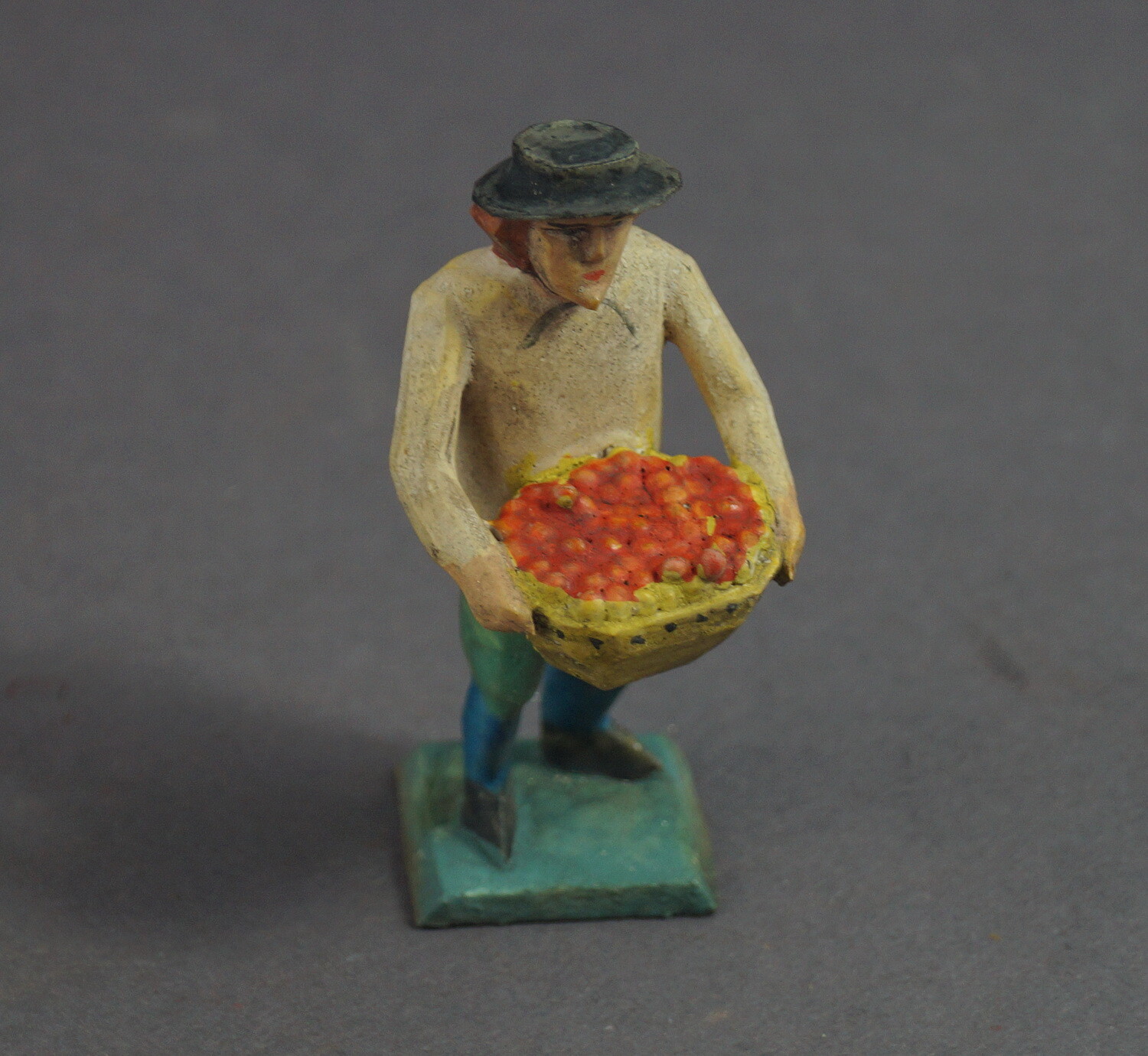Figura De Belén Grulicher, Portador De Regalos Con Frutas > 7 Cm < (# 11628)