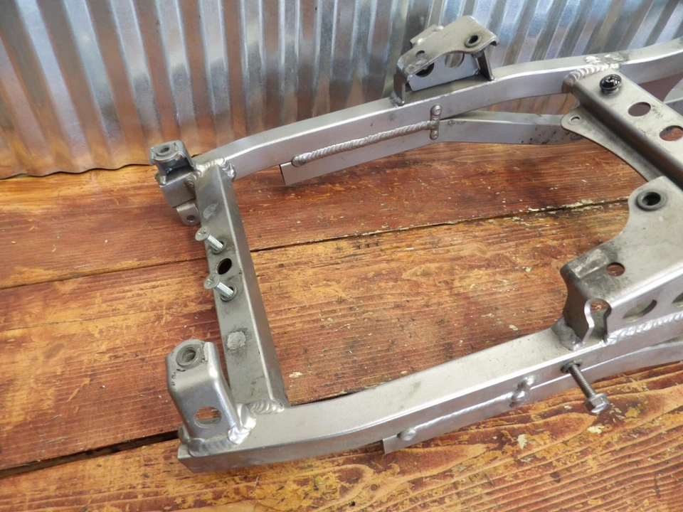 02-03 Kawasaki Ninja ZX9R REAR TAIL SEAT RAIL BRACKET SUB FRAME 32160-1769-458 - Image 2 of 4