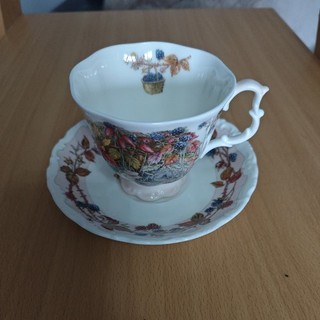 Royal Doulton "Autumn" Bramley Hedge 2 pcs set.