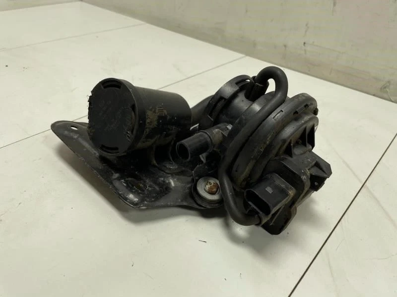 VASILHA DE CARVÃO VOLKSWAGEN RABBIT 2008 com BOMBA FABRICANTE DE EQUIPAMENTO ORIGINAL+ - Imagem 4 de 4