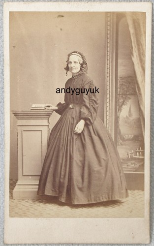 CDV LADY ALBUM JOHNSON WISBEACH BEMALTER HINTERGRUND KIRCHE MOTORHAUBE FOTO ANTIK