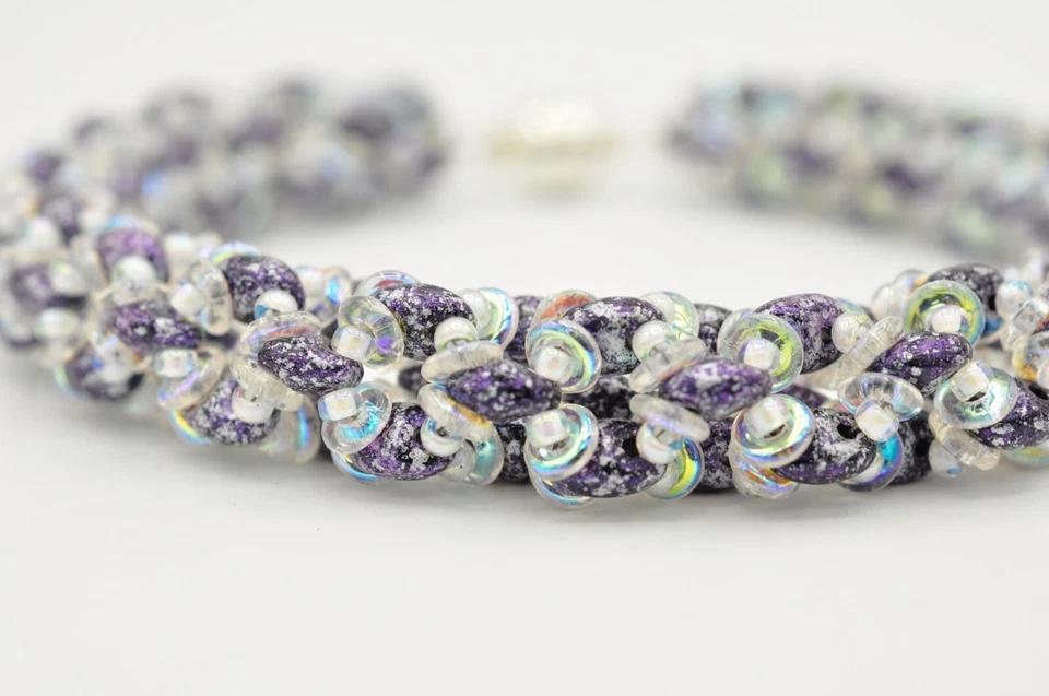 Armband Damen Schmuck handarbeit Lila Weiß Silber Perlen Glasperlen 17cm Magnet - Bild 2 von 4