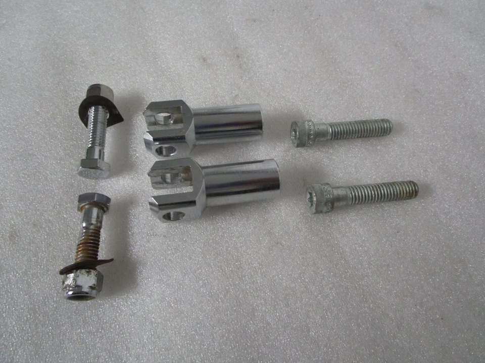 05-17 哈雷戴维森 FLSTC Heritage Softail 铬乘客脚钉支架 — 第 2/4 张图片