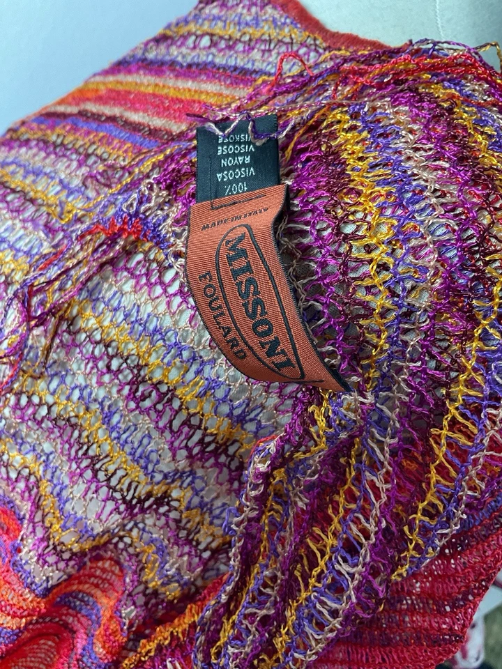 Mantón de viscosa triángulo multicolor Missoni con patrón vibrante M. en Italia E.C Foto 4 de 4
