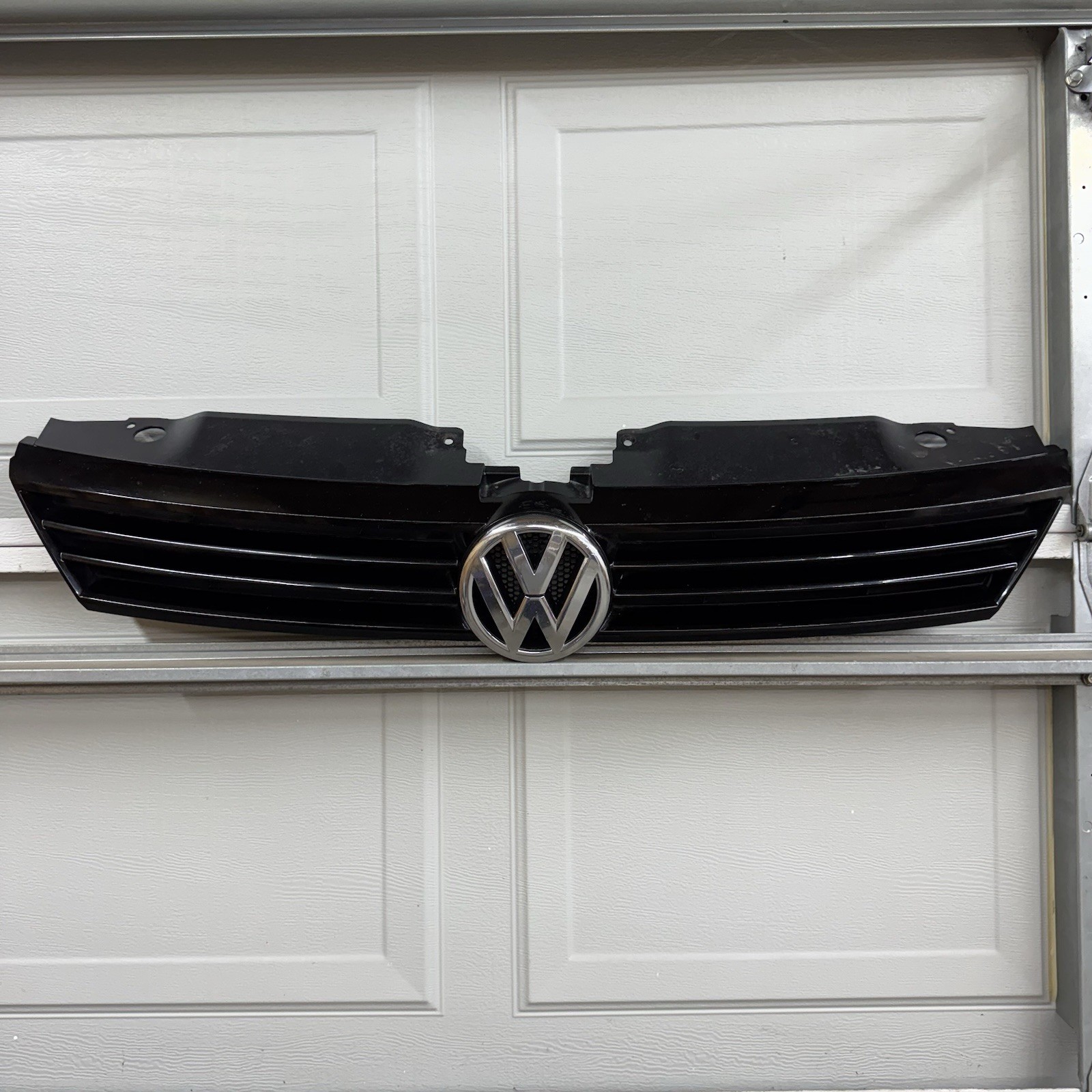 2011-2014 Volkswagen Jetta Sedan  Front Upper Grille Grill OEM Broken Tabs