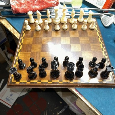 Complete Set Of 32 Plastic Chess Pieces 4  Tall King ( No Board)