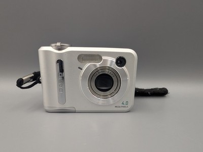 Digitalkamera Casio QV-R40 mit Sucher - Objektiv 3x Optical Zoom Lens (2x AA)