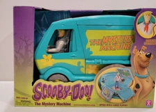 Scooby-Doo MYSTERY MACHINE Playset with Fred Action Figure Walmart Exclusive