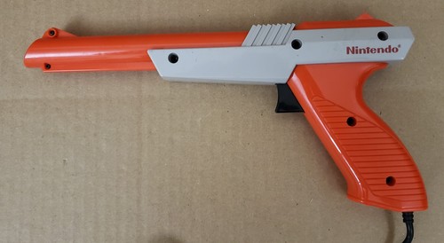 Vintage 1985 Nintendo NES Zapper Duck Hunt Gun Authentic NES-005 OEM Works CRT - Picture 3 of 4